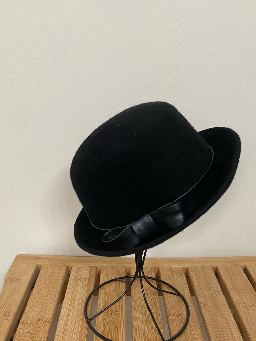 Classic Men's Black Bowler Hat - Stylish Wool Felt